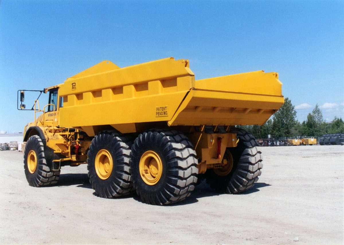 Philippi-Hagenbuch custom rear-eject hauler bodies increase safety and productivity
