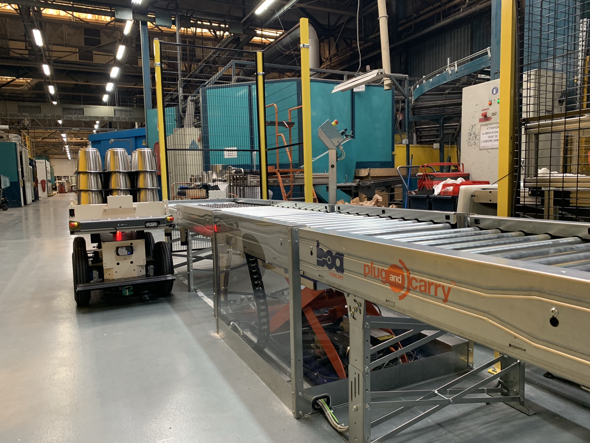 Effidence releases Convey-LINK mobile conveyor for the EffiBOT mobile robot
