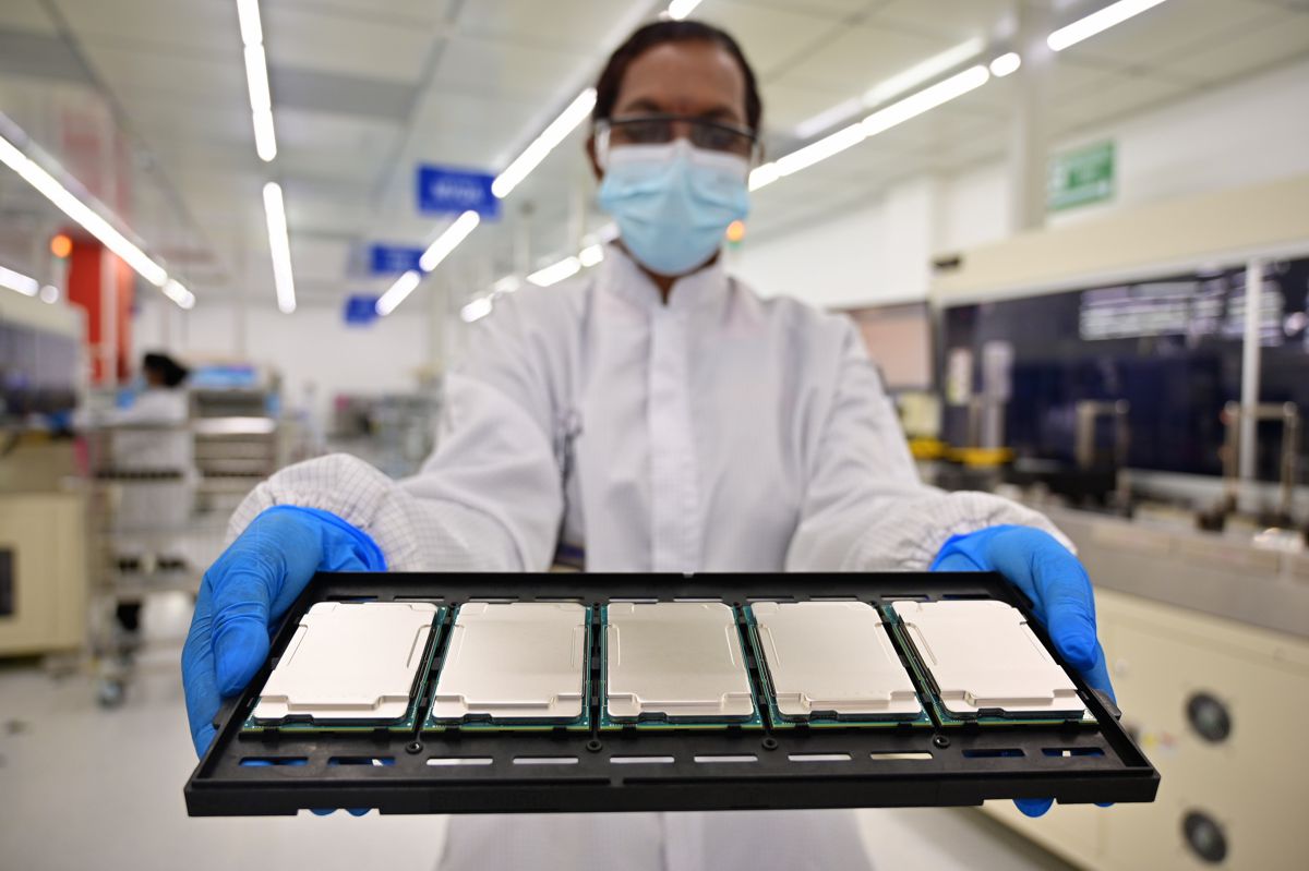 Intel manufacturing technicians in Kulim, Malaysia, display 3rd Gen Intel Xeon Scalable processors during their production cycle. Intel introduces the 3rd Gen Intel Xeon Scalable processors (code-named "Ice Lake") and the full platform that they join on Tuesday, April 6, 2021. (Credit: Jason Cheah/Intel Corporation)