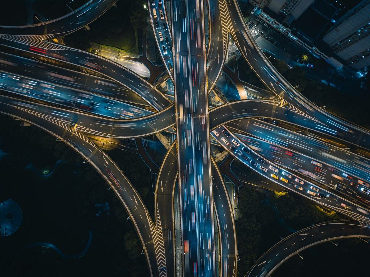 Supporting the evolution of Connected and Autonomous Vehicles