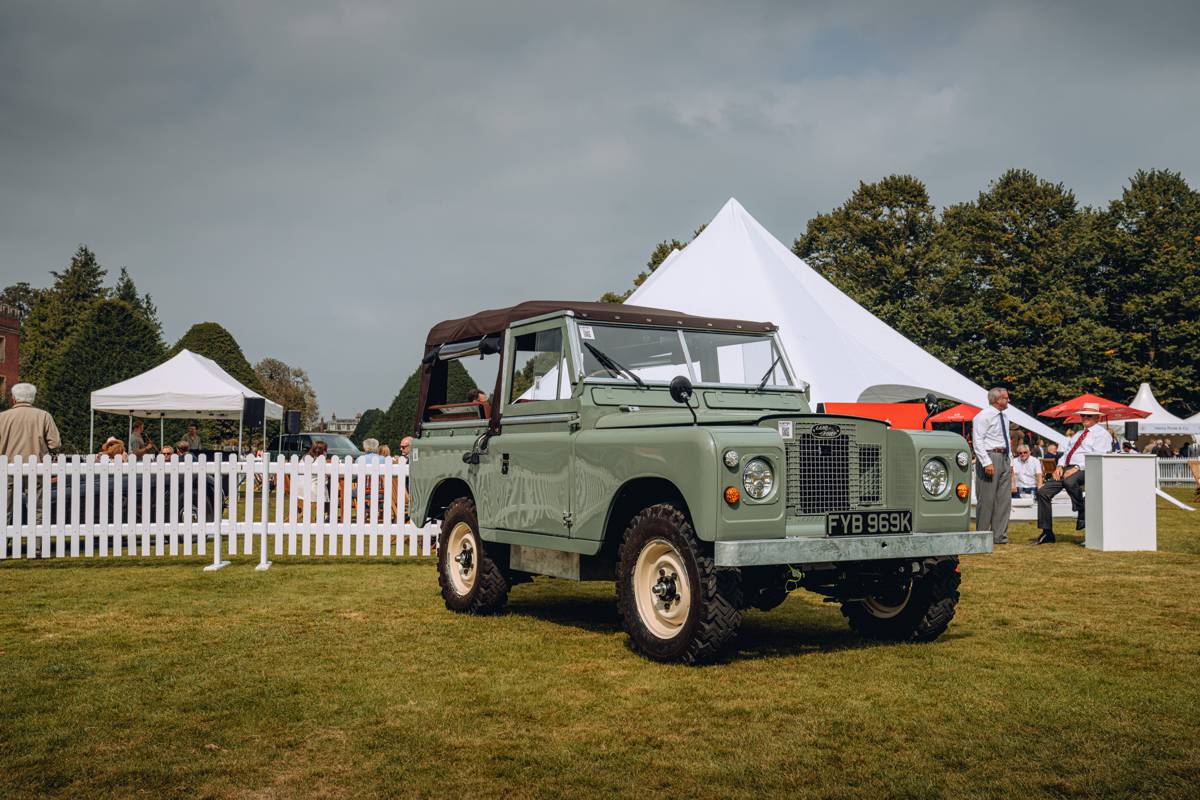 Everrati Electric Land Rover makes first public debut