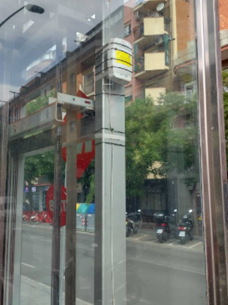 Worldsensing gateway installed at an elevator at one of the Barcelona metro stations operated by TMB (Transports Metropolitans de Barcelona).